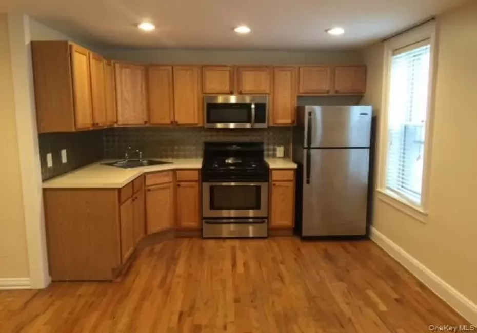 114 Main Street, Huntington, NY, 1 Bedroom Bedrooms, 3 Rooms Rooms,1 BathroomBathrooms,Residential Lease,For Rent,Main,0,1012559 114 Main Street, Huntington, NY, 1 Bedroom Bedrooms, 3 Rooms Rooms,1 BathroomBathrooms,Residential Lease,For Rent,Main,0,1012559