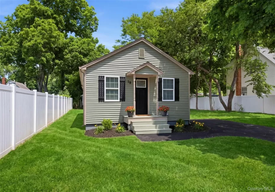 19 Lacrosse Road, Brookhaven, NY, 2 Bedrooms Bedrooms, 4 Rooms Rooms,1 BathroomBathrooms,Residential,For Rent,Lacrosse,0,1012825 19 Lacrosse Road, Brookhaven, NY, 2 Bedrooms Bedrooms, 4 Rooms Rooms,1 BathroomBathrooms,Residential,For Rent,Lacrosse,0,1012825
