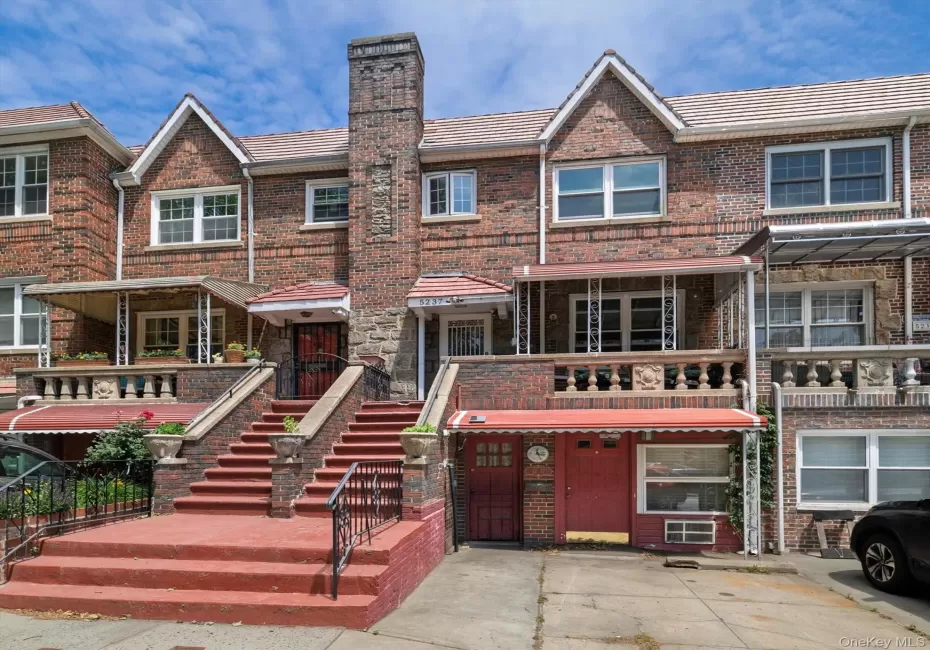52-37 39th Avenue, New York, NY, 3 Bedrooms Bedrooms, 8 Rooms Rooms,2 BathroomsBathrooms,Residential,For Rent,39th,0,1012869 52-37 39th Avenue, New York, NY, 3 Bedrooms Bedrooms, 8 Rooms Rooms,2 BathroomsBathrooms,Residential,For Rent,39th,0,1012869