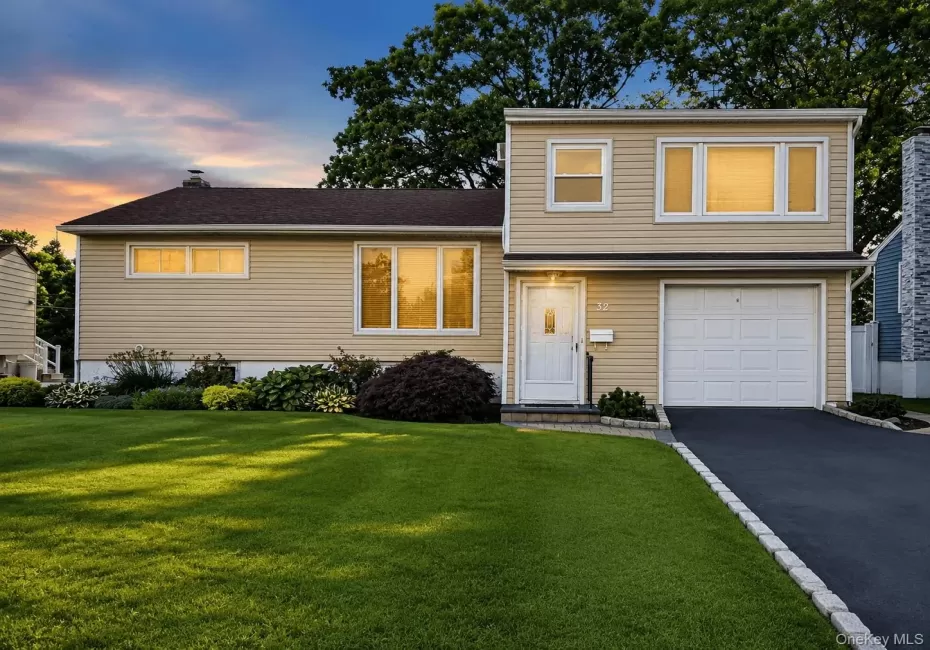 32 Elderberry Lane, Hempstead, NY, 4 Bedrooms Bedrooms, 8 Rooms Rooms,2 BathroomsBathrooms,Residential,For Rent,Elderberry,0,1003774 32 Elderberry Lane, Hempstead, NY, 4 Bedrooms Bedrooms, 8 Rooms Rooms,2 BathroomsBathrooms,Residential,For Rent,Elderberry,0,1003774