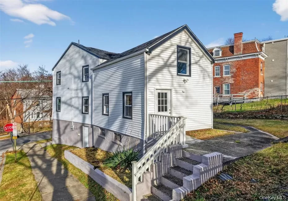 27 Spruce Street, Poughkeepsie, NY, 2 Bedrooms Bedrooms, 6 Rooms Rooms,2 BathroomsBathrooms,Residential,For Rent,Spruce,0,1012829 27 Spruce Street, Poughkeepsie, NY, 2 Bedrooms Bedrooms, 6 Rooms Rooms,2 BathroomsBathrooms,Residential,For Rent,Spruce,0,1012829