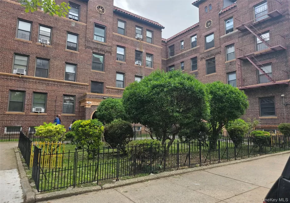 62-64 Saunders Street, New York, NY, 1 Bedroom Bedrooms, 3 Rooms Rooms,1 BathroomBathrooms,Residential,For Rent,Saunders,0,994232 62-64 Saunders Street, New York, NY, 1 Bedroom Bedrooms, 3 Rooms Rooms,1 BathroomBathrooms,Residential,For Rent,Saunders,0,994232