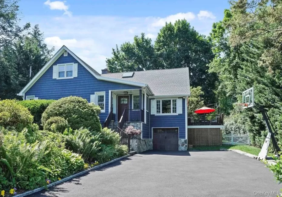 Welcome to 4 McKinley Place a 4 bedroom / 3 bath Cape located in the town of Ardsley ,NY with award winning schools . Welcome to 4 McKinley Place a 4 bedroom / 3 bath Cape located in the town of Ardsley ,NY with award winning schools .