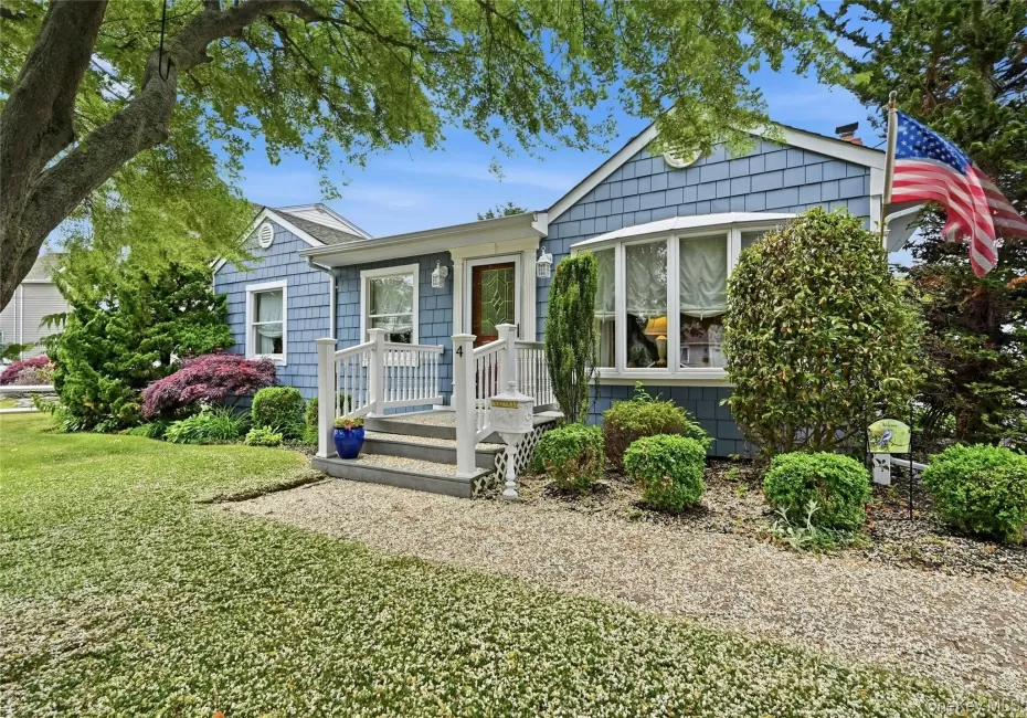 Welcome Home To 4 Bacon Lane, Babylon Village (Twin Oaqks Neighborhood)! Welcome Home To 4 Bacon Lane, Babylon Village (Twin Oaqks Neighborhood)!