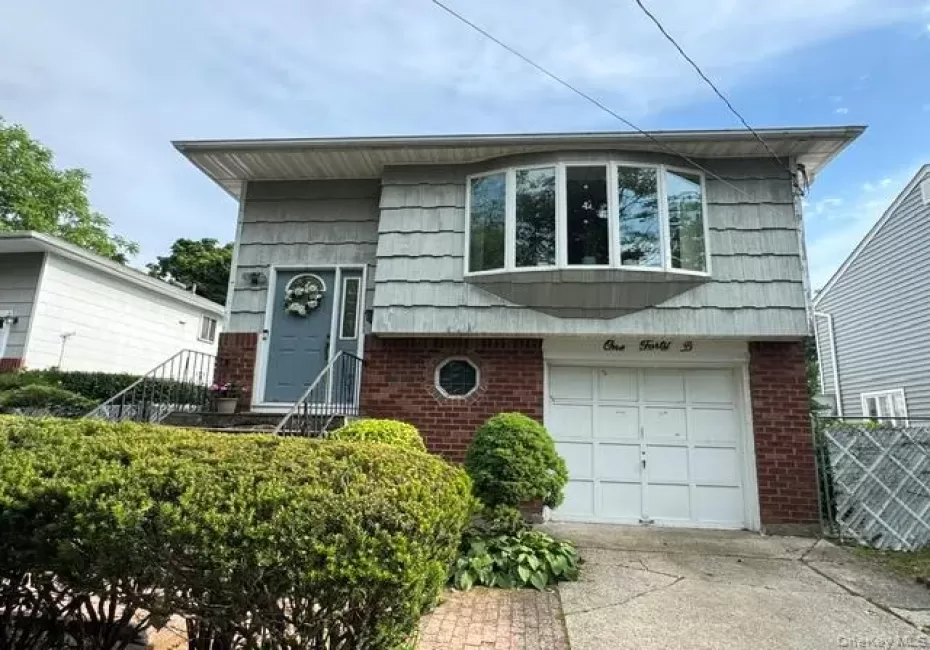 140 Union Avenue, Hempstead, NY, 4 Bedrooms Bedrooms, 9 Rooms Rooms,2 BathroomsBathrooms,Residential,For Rent,Union,0,KEY1011993 140 Union Avenue, Hempstead, NY, 4 Bedrooms Bedrooms, 9 Rooms Rooms,2 BathroomsBathrooms,Residential,For Rent,Union,0,KEY1011993