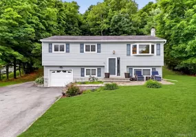 37 Surrey Road, Chester Town, NY, 4 Bedrooms Bedrooms, 8 Rooms Rooms,2 BathroomsBathrooms,Residential,For Rent,Surrey,0,1007164 37 Surrey Road, Chester Town, NY, 4 Bedrooms Bedrooms, 8 Rooms Rooms,2 BathroomsBathrooms,Residential,For Rent,Surrey,0,1007164