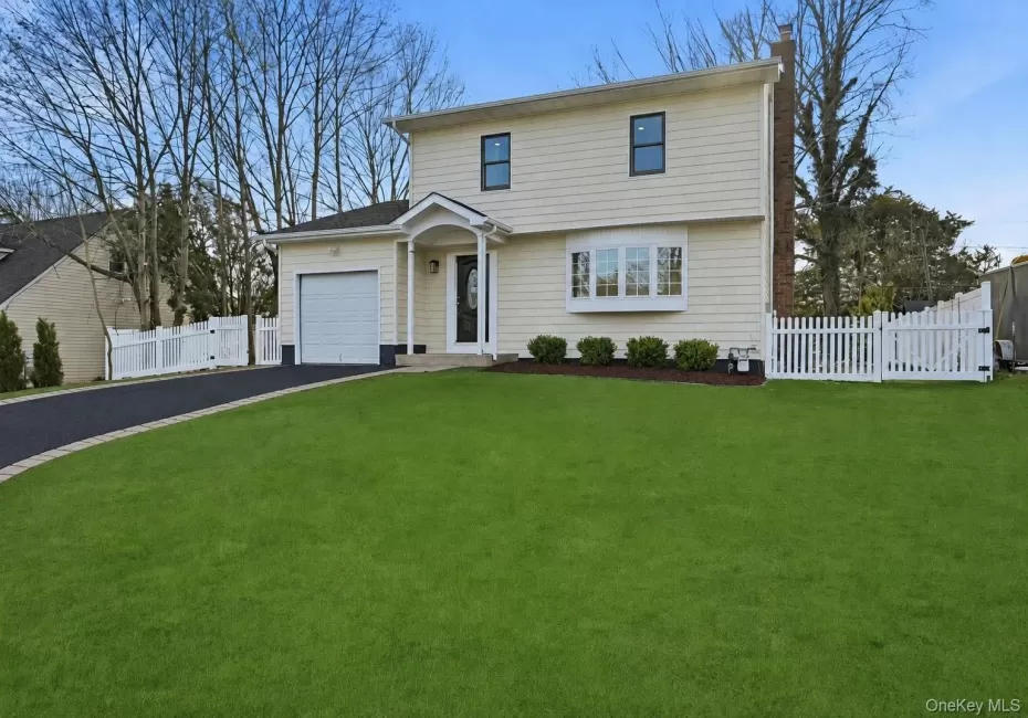 10 Curlin Lane, Smithtown, NY, 4 Bedrooms Bedrooms, 8 Rooms Rooms,2 BathroomsBathrooms,Residential,For Rent,Curlin,0,1013005 10 Curlin Lane, Smithtown, NY, 4 Bedrooms Bedrooms, 8 Rooms Rooms,2 BathroomsBathrooms,Residential,For Rent,Curlin,0,1013005