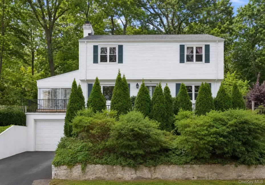 Welcome to 20 Dorchester Drive Welcome to 20 Dorchester Drive