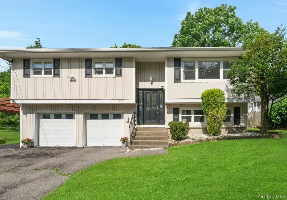Welcome to 1632 Paine Street! Welcome to 1632 Paine Street!