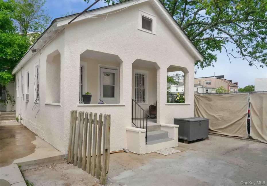 179A Beach 26th Street, New York, NY, 3 Bedrooms Bedrooms, 5 Rooms Rooms,1 BathroomBathrooms,Residential,For Rent,Beach 26th,0,1013113 179A Beach 26th Street, New York, NY, 3 Bedrooms Bedrooms, 5 Rooms Rooms,1 BathroomBathrooms,Residential,For Rent,Beach 26th,0,1013113