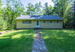 810 Ulster Heights Road, Wawarsing, NY, 3 Bedrooms Bedrooms, 5 Rooms Rooms,1 BathroomBathrooms,Residential,For Rent,Ulster Heights,0,1013209 810 Ulster Heights Road, Wawarsing, NY, 3 Bedrooms Bedrooms, 5 Rooms Rooms,1 BathroomBathrooms,Residential,For Rent,Ulster Heights,0,1013209