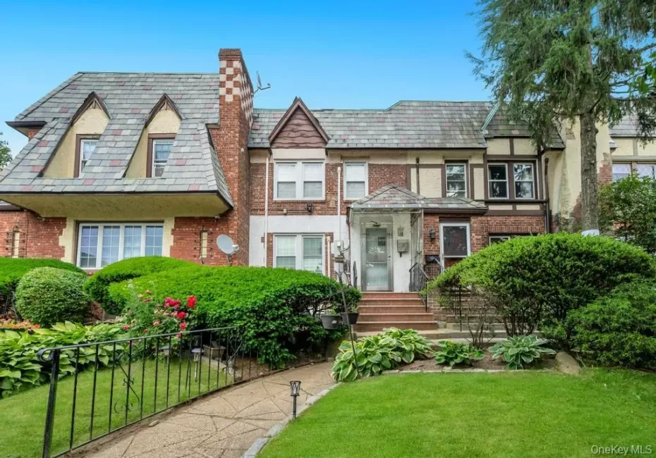 19 Dartmouth Street, Hempstead, NY, 3 Bedrooms Bedrooms, 8 Rooms Rooms,3 BathroomsBathrooms,Residential Lease,For Rent,Dartmouth,0,1013240 19 Dartmouth Street, Hempstead, NY, 3 Bedrooms Bedrooms, 8 Rooms Rooms,3 BathroomsBathrooms,Residential Lease,For Rent,Dartmouth,0,1013240