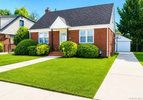 162 Colonial Avenue, North Hempstead, NY, 4 Bedrooms Bedrooms, 6 Rooms Rooms,1 BathroomBathrooms,Residential Lease,For Rent,Colonial,0,1013281 162 Colonial Avenue, North Hempstead, NY, 4 Bedrooms Bedrooms, 6 Rooms Rooms,1 BathroomBathrooms,Residential Lease,For Rent,Colonial,0,1013281