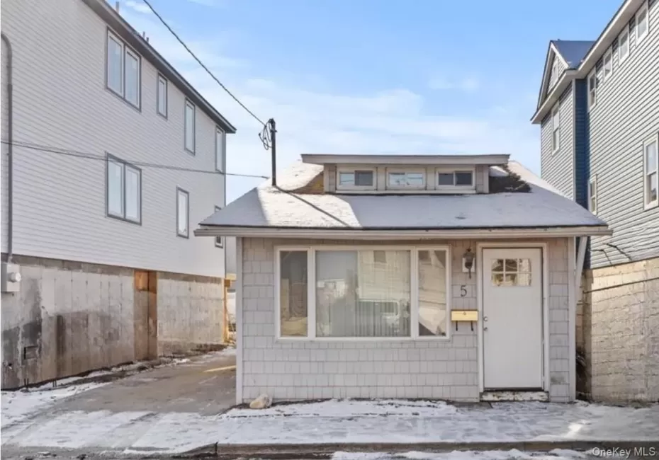 5 James Street, Hempstead, NY, 2 Bedrooms Bedrooms, 5 Rooms Rooms,1 BathroomBathrooms,Residential,For Rent,James,0,956326 5 James Street, Hempstead, NY, 2 Bedrooms Bedrooms, 5 Rooms Rooms,1 BathroomBathrooms,Residential,For Rent,James,0,956326