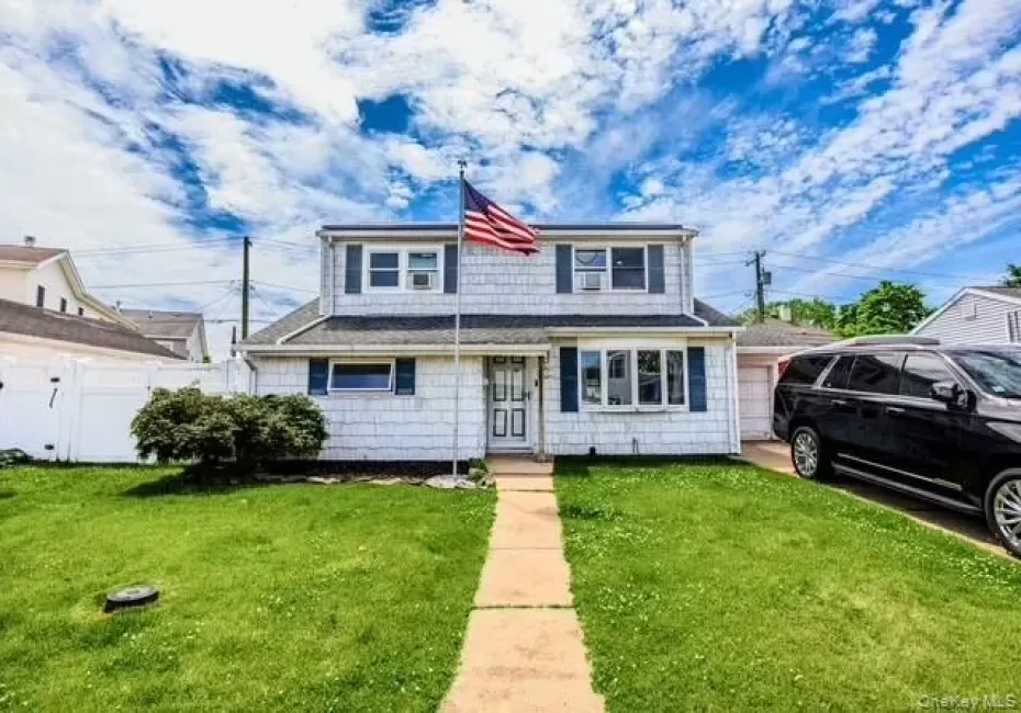 4236 Clarissa Road, Oyster Bay, NY, 4 Bedrooms Bedrooms, 7 Rooms Rooms,2 BathroomsBathrooms,Residential,For Rent,Clarissa,0,1006275 4236 Clarissa Road, Oyster Bay, NY, 4 Bedrooms Bedrooms, 7 Rooms Rooms,2 BathroomsBathrooms,Residential,For Rent,Clarissa,0,1006275