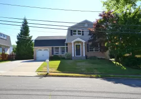 17 Wade Drive, Brookhaven, NY, 4 Bedrooms Bedrooms, 8 Rooms Rooms,1 BathroomBathrooms,Residential,For Rent,Wade,0,KEY1012618 17 Wade Drive, Brookhaven, NY, 4 Bedrooms Bedrooms, 8 Rooms Rooms,1 BathroomBathrooms,Residential,For Rent,Wade,0,KEY1012618