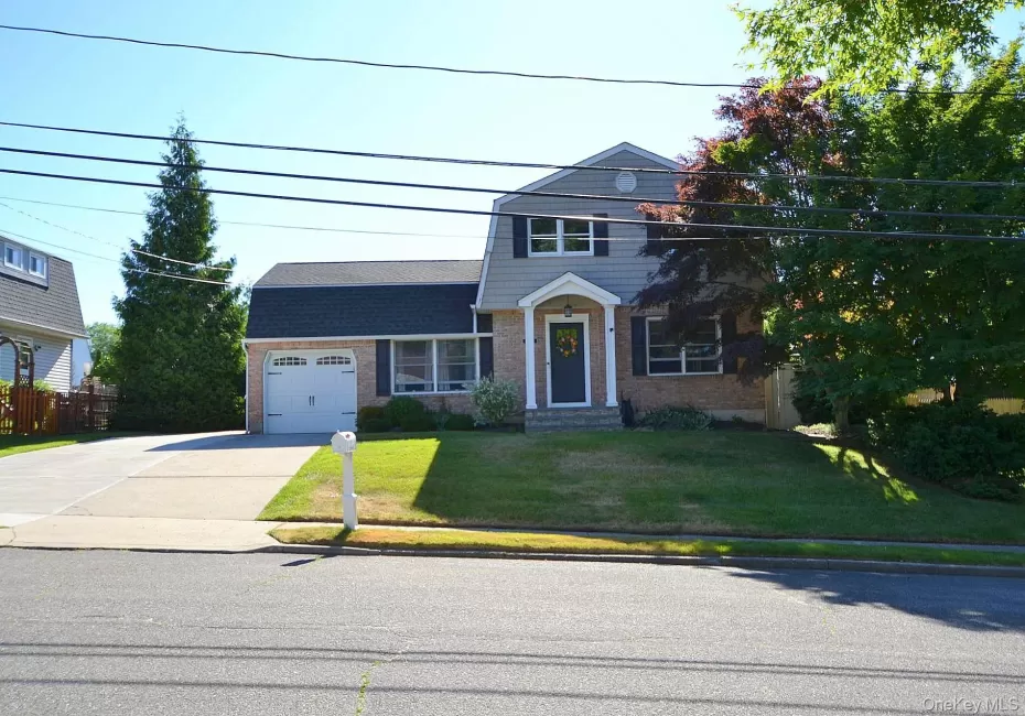 17 Wade Drive, Brookhaven, NY, 4 Bedrooms Bedrooms, 8 Rooms Rooms,1 BathroomBathrooms,Residential,For Rent,Wade,0,1012618 17 Wade Drive, Brookhaven, NY, 4 Bedrooms Bedrooms, 8 Rooms Rooms,1 BathroomBathrooms,Residential,For Rent,Wade,0,1012618