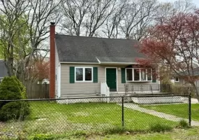 126 Flower Road, Brookhaven, NY, 4 Bedrooms Bedrooms, 6 Rooms Rooms,1 BathroomBathrooms,Residential Lease,For Rent,Flower,0,1013241 126 Flower Road, Brookhaven, NY, 4 Bedrooms Bedrooms, 6 Rooms Rooms,1 BathroomBathrooms,Residential Lease,For Rent,Flower,0,1013241