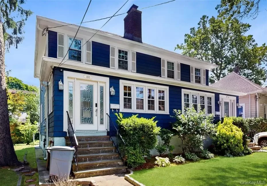 Front with separate entrance Front with separate entrance