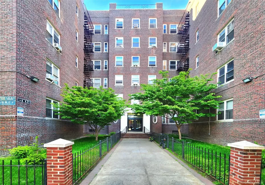 143-07 Sanford Avenue, New York, NY, 2 Bedrooms Bedrooms, 8 Rooms Rooms,1 BathroomBathrooms,Residential,For Rent,Sanford,0,1013351 143-07 Sanford Avenue, New York, NY, 2 Bedrooms Bedrooms, 8 Rooms Rooms,1 BathroomBathrooms,Residential,For Rent,Sanford,0,1013351