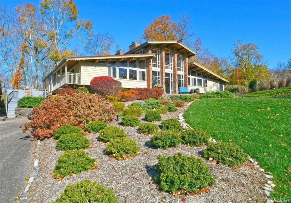 2 Fiddlers Green Drive, Huntington, NY, 5 Bedrooms Bedrooms, 11 Rooms Rooms,3 BathroomsBathrooms,Residential,For Rent,Fiddlers Green,0,1009173 2 Fiddlers Green Drive, Huntington, NY, 5 Bedrooms Bedrooms, 11 Rooms Rooms,3 BathroomsBathrooms,Residential,For Rent,Fiddlers Green,0,1009173