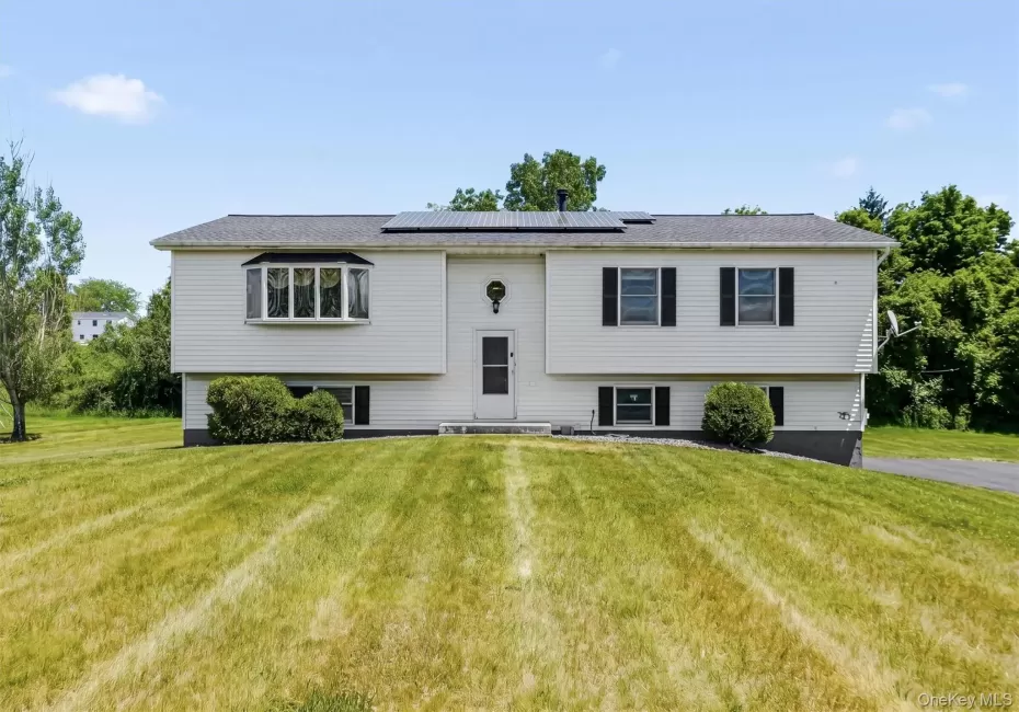 Spacious Raised Ranch set on level 1.21 acres Spacious Raised Ranch set on level 1.21 acres