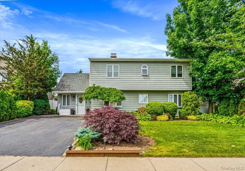 104 Choir Lane, North Hempstead, NY, 4 Bedrooms Bedrooms, 9 Rooms Rooms,2 BathroomsBathrooms,Residential,For Rent,Choir,0,1012508 104 Choir Lane, North Hempstead, NY, 4 Bedrooms Bedrooms, 9 Rooms Rooms,2 BathroomsBathrooms,Residential,For Rent,Choir,0,1012508
