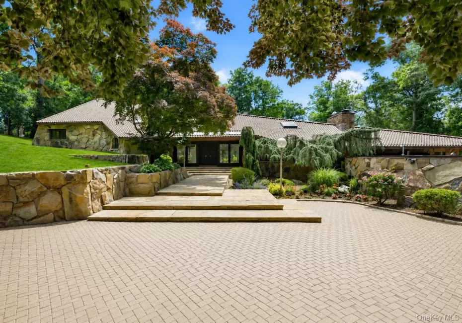 17 Forest Drive, North Hempstead, NY, 5 Bedrooms Bedrooms, 14 Rooms Rooms,5 BathroomsBathrooms,Residential,For Rent,Forest,0,1008047 17 Forest Drive, North Hempstead, NY, 5 Bedrooms Bedrooms, 14 Rooms Rooms,5 BathroomsBathrooms,Residential,For Rent,Forest,0,1008047