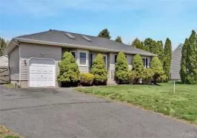 22 Donna Drive, Riverhead, NY, 3 Bedrooms Bedrooms, 6 Rooms Rooms,2 BathroomsBathrooms,Residential,For Rent,Donna,0,KEY1010688 22 Donna Drive, Riverhead, NY, 3 Bedrooms Bedrooms, 6 Rooms Rooms,2 BathroomsBathrooms,Residential,For Rent,Donna,0,KEY1010688