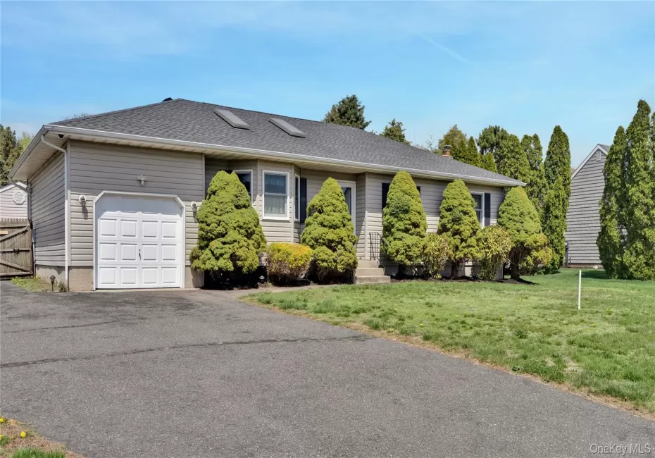 22 Donna Drive, Riverhead, NY, 3 Bedrooms Bedrooms, 6 Rooms Rooms,2 BathroomsBathrooms,Residential,For Rent,Donna,0,1010688 22 Donna Drive, Riverhead, NY, 3 Bedrooms Bedrooms, 6 Rooms Rooms,2 BathroomsBathrooms,Residential,For Rent,Donna,0,1010688