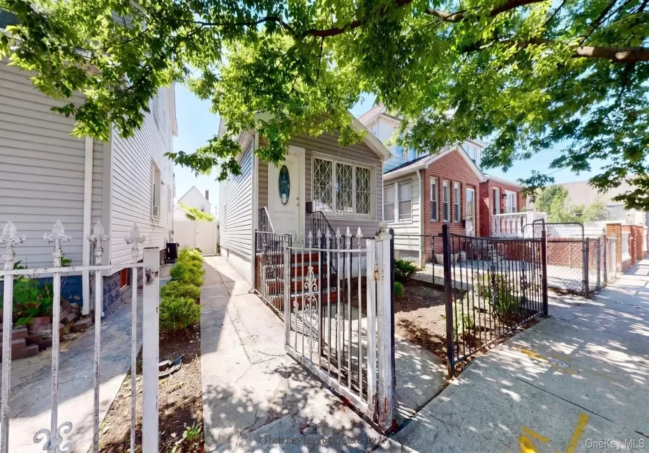 150-18 115th Drive, New York, NY, 3 Bedrooms Bedrooms, 7 Rooms Rooms,1 BathroomBathrooms,Residential,For Rent,115th,0,1013461 150-18 115th Drive, New York, NY, 3 Bedrooms Bedrooms, 7 Rooms Rooms,1 BathroomBathrooms,Residential,For Rent,115th,0,1013461