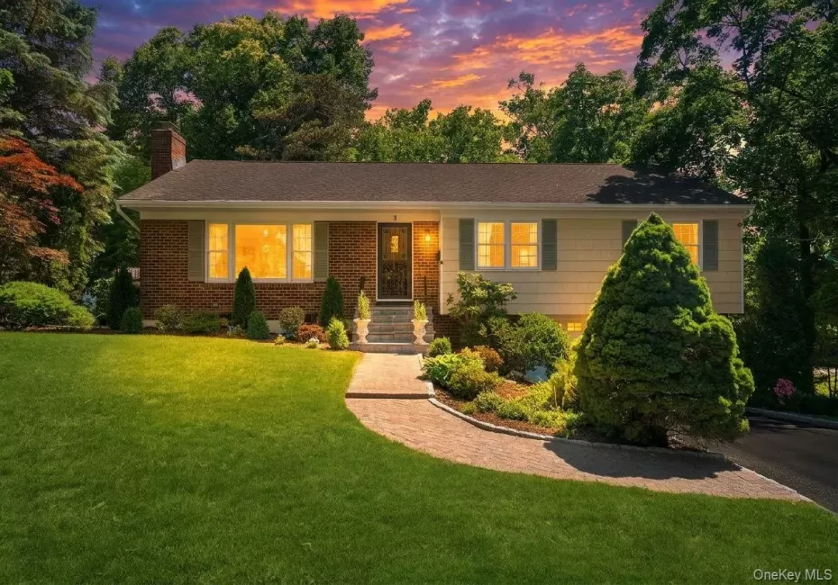 Welcome to 3 Dupont Avenue in Gedney Farms! Welcome to 3 Dupont Avenue in Gedney Farms!