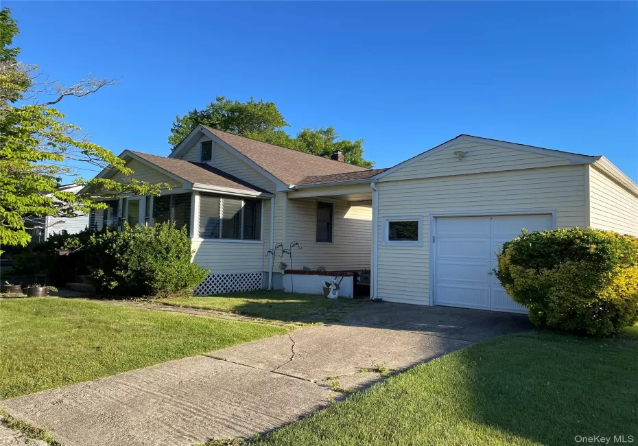 185 Seward Street, West Babylon, NY, 3 Bedrooms Bedrooms, 6 Rooms Rooms,2 BathroomsBathrooms,Residential,For Rent,Seward,0,1013498 185 Seward Street, West Babylon, NY, 3 Bedrooms Bedrooms, 6 Rooms Rooms,2 BathroomsBathrooms,Residential,For Rent,Seward,0,1013498