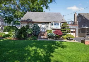 88 Philadelphia Avenue, Oyster Bay, NY, 4 Bedrooms Bedrooms, 6 Rooms Rooms,2 BathroomsBathrooms,Residential,For Rent,Philadelphia,0,1013806 88 Philadelphia Avenue, Oyster Bay, NY, 4 Bedrooms Bedrooms, 6 Rooms Rooms,2 BathroomsBathrooms,Residential,For Rent,Philadelphia,0,1013806