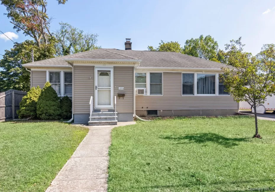 1333 Richland Boulevard, Islip, NY, 3 Bedrooms Bedrooms, 7 Rooms Rooms,1 BathroomBathrooms,Residential,For Rent,Richland,0,1013881 1333 Richland Boulevard, Islip, NY, 3 Bedrooms Bedrooms, 7 Rooms Rooms,1 BathroomBathrooms,Residential,For Rent,Richland,0,1013881
