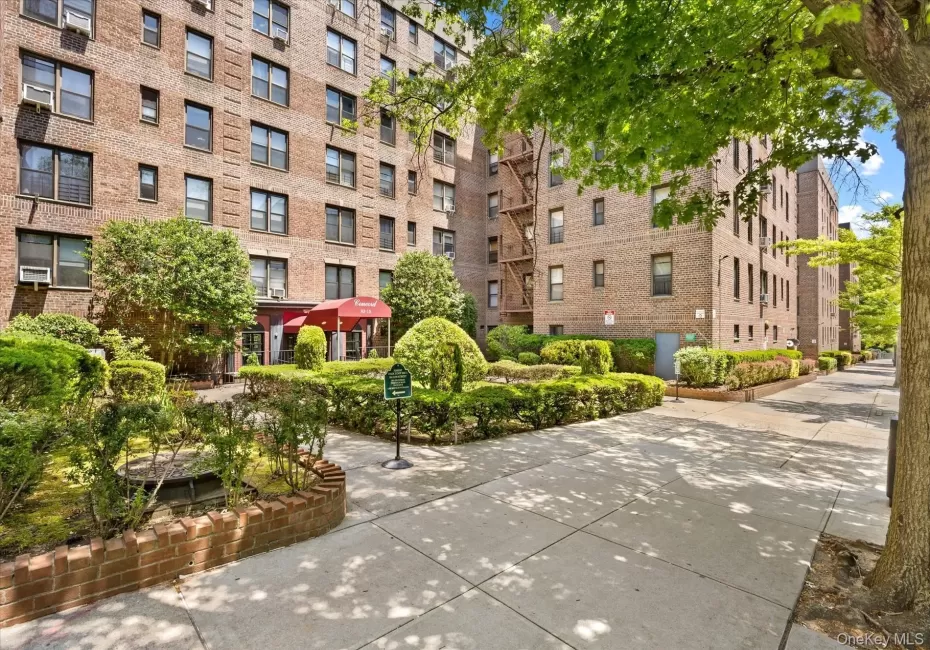 83-15 98th Street, New York, NY, 1 Bedroom Bedrooms, 3 Rooms Rooms,1 BathroomBathrooms,Residential,For Rent,98th,0,1014264 83-15 98th Street, New York, NY, 1 Bedroom Bedrooms, 3 Rooms Rooms,1 BathroomBathrooms,Residential,For Rent,98th,0,1014264