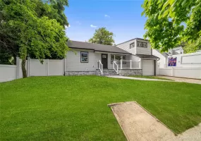 207 Wright Street, North Hempstead, NY, 3 Bedrooms Bedrooms, 6 Rooms Rooms,2 BathroomsBathrooms,Residential,For Rent,Wright,0,1014173 207 Wright Street, North Hempstead, NY, 3 Bedrooms Bedrooms, 6 Rooms Rooms,2 BathroomsBathrooms,Residential,For Rent,Wright,0,1014173