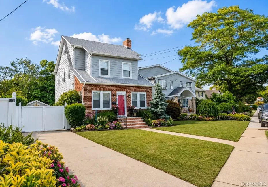 549 De Mott Avenue, Hempstead, NY, 3 Bedrooms Bedrooms, 8 Rooms Rooms,2 BathroomsBathrooms,Residential,For Rent,De Mott,0,1014275 549 De Mott Avenue, Hempstead, NY, 3 Bedrooms Bedrooms, 8 Rooms Rooms,2 BathroomsBathrooms,Residential,For Rent,De Mott,0,1014275
