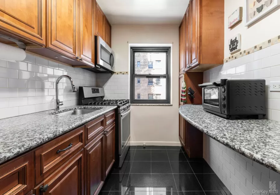 34-10 94th Street, New York, NY, 2 Bedrooms Bedrooms, 4 Rooms Rooms,1 BathroomBathrooms,Residential,For Rent,94th,0,KEY1013937 34-10 94th Street, New York, NY, 2 Bedrooms Bedrooms, 4 Rooms Rooms,1 BathroomBathrooms,Residential,For Rent,94th,0,KEY1013937