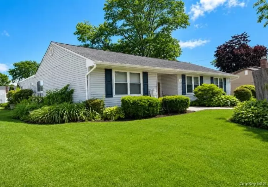 2 Comet Road, Brookhaven, NY, 3 Bedrooms Bedrooms, 8 Rooms Rooms,1 BathroomBathrooms,Residential,For Rent,Comet,0,1010480 2 Comet Road, Brookhaven, NY, 3 Bedrooms Bedrooms, 8 Rooms Rooms,1 BathroomBathrooms,Residential,For Rent,Comet,0,1010480