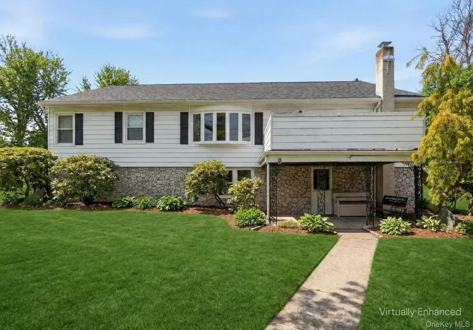 Beautiful ranch with a finished lower level and separate entrances on each level. Beautiful ranch with a finished lower level and separate entrances on each level.