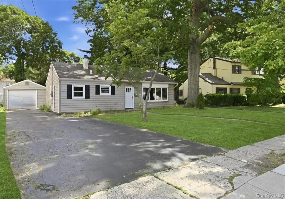 7 Surrey Road, Oyster Bay, NY, 3 Bedrooms Bedrooms, 8 Rooms Rooms,2 BathroomsBathrooms,Residential,For Rent,Surrey,0,1014536 7 Surrey Road, Oyster Bay, NY, 3 Bedrooms Bedrooms, 8 Rooms Rooms,2 BathroomsBathrooms,Residential,For Rent,Surrey,0,1014536