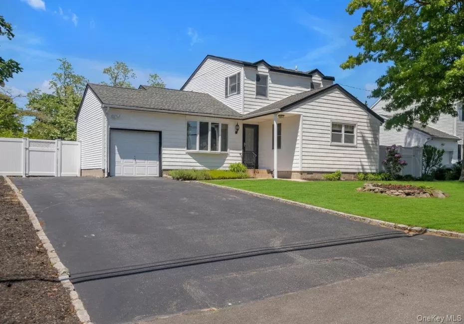 19 Laurelton Ave Avenue, Brookhaven, NY, 3 Bedrooms Bedrooms, 7 Rooms Rooms,2 BathroomsBathrooms,Residential,For Rent,Laurelton Ave,0,1014606 19 Laurelton Ave Avenue, Brookhaven, NY, 3 Bedrooms Bedrooms, 7 Rooms Rooms,2 BathroomsBathrooms,Residential,For Rent,Laurelton Ave,0,1014606