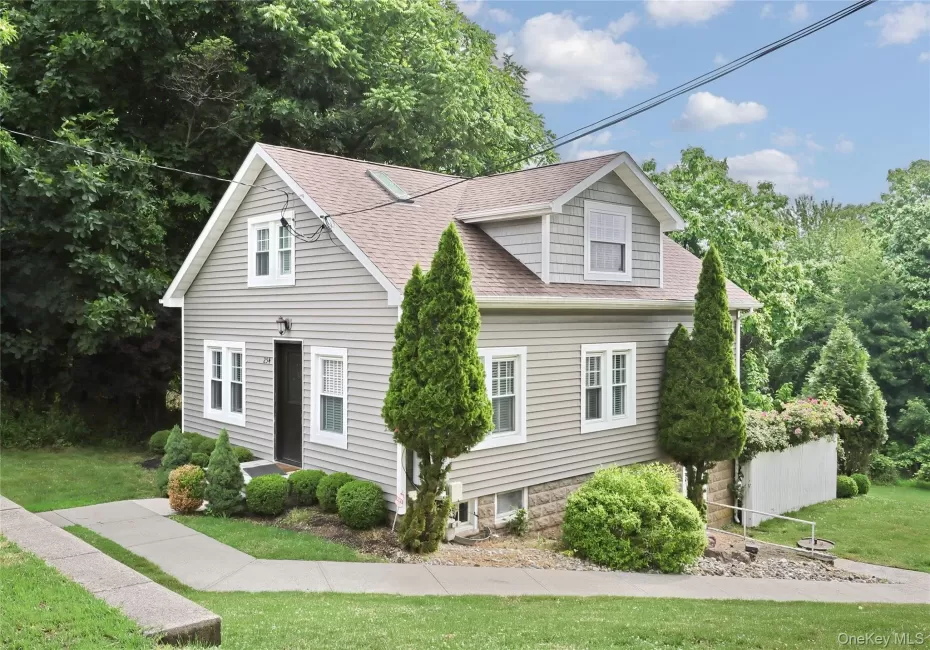 254 Main Street, Clarkstown, NY, 3 Bedrooms Bedrooms, 7 Rooms Rooms,3 BathroomsBathrooms,Residential,For Rent,Main,0,1013464 254 Main Street, Clarkstown, NY, 3 Bedrooms Bedrooms, 7 Rooms Rooms,3 BathroomsBathrooms,Residential,For Rent,Main,0,1013464
