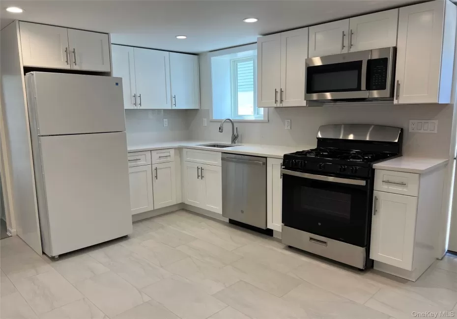 82 Hickory Road, North Hempstead, NY, 2 Bedrooms Bedrooms, 4 Rooms Rooms,1 BathroomBathrooms,Residential Lease,For Rent,Hickory,0,1009614 82 Hickory Road, North Hempstead, NY, 2 Bedrooms Bedrooms, 4 Rooms Rooms,1 BathroomBathrooms,Residential Lease,For Rent,Hickory,0,1009614