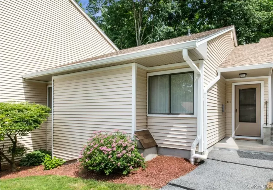 Condo is on the main floor, no steps and nearby parking garage. Condo is on the main floor, no steps and nearby parking garage.