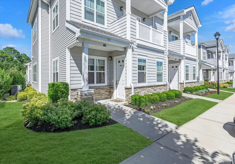 35 Winter Place, Huntington, NY, 2 Bedrooms Bedrooms, 5 Rooms Rooms,2 BathroomsBathrooms,Residential,For Rent,Winter,0,1014699 35 Winter Place, Huntington, NY, 2 Bedrooms Bedrooms, 5 Rooms Rooms,2 BathroomsBathrooms,Residential,For Rent,Winter,0,1014699