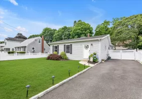 47 Lebkamp Avenue, Huntington, NY, 2 Bedrooms Bedrooms, 5 Rooms Rooms,1 BathroomBathrooms,Residential,For Rent,Lebkamp,0,KEY1014647 47 Lebkamp Avenue, Huntington, NY, 2 Bedrooms Bedrooms, 5 Rooms Rooms,1 BathroomBathrooms,Residential,For Rent,Lebkamp,0,KEY1014647
