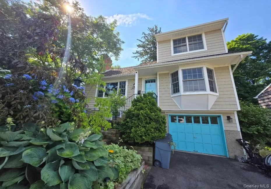4 Beach Avenue, Huntington, NY, 3 Bedrooms Bedrooms, 7 Rooms Rooms,3 BathroomsBathrooms,Residential,For Rent,Beach,0,1012817 4 Beach Avenue, Huntington, NY, 3 Bedrooms Bedrooms, 7 Rooms Rooms,3 BathroomsBathrooms,Residential,For Rent,Beach,0,1012817