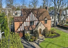 106 Thayer Road, North Hempstead, NY, 5 Bedrooms Bedrooms, 9 Rooms Rooms,3 BathroomsBathrooms,Residential Lease,For Rent,Thayer,0,1014741 106 Thayer Road, North Hempstead, NY, 5 Bedrooms Bedrooms, 9 Rooms Rooms,3 BathroomsBathrooms,Residential Lease,For Rent,Thayer,0,1014741
